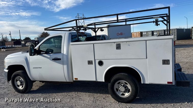 image for item ET4387 2010 Chevrolet Silverado 2500HD utility bed pickup truck