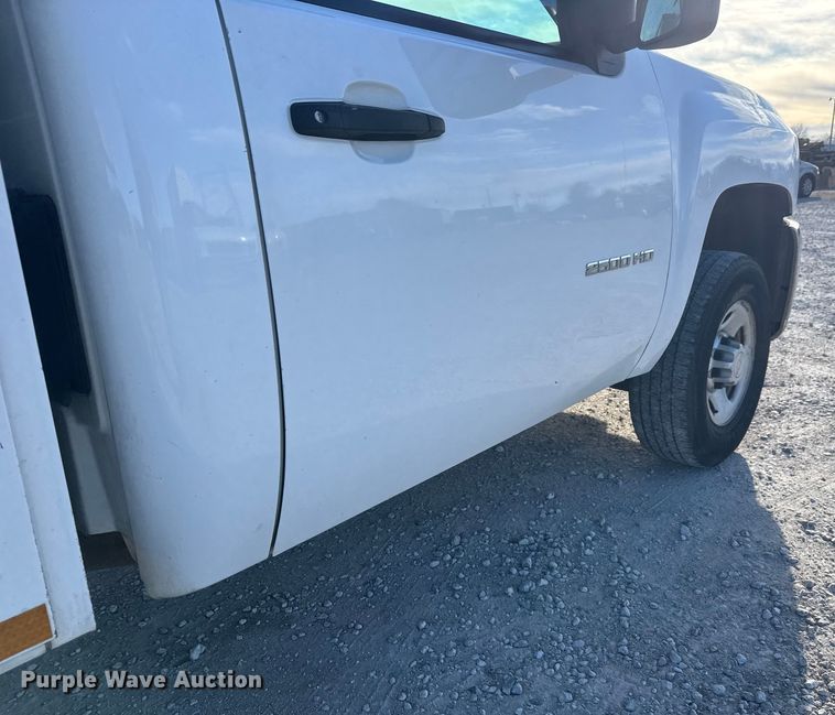 image for item ET4387 2010 Chevrolet Silverado 2500HD utility bed pickup truck