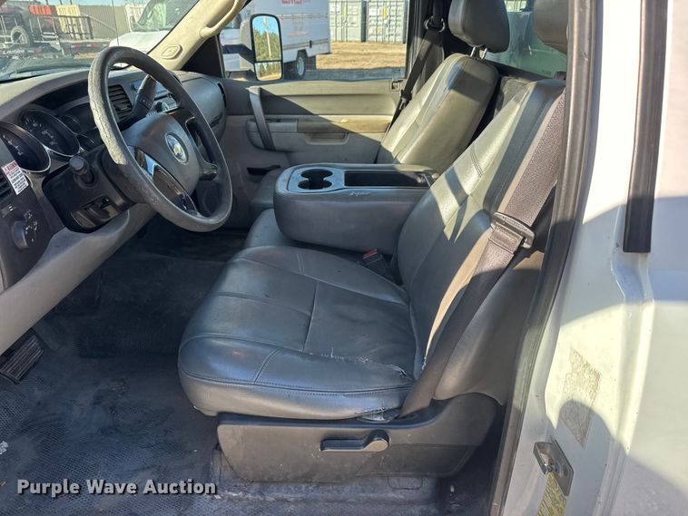 image for item ET4387 2010 Chevrolet Silverado 2500HD utility bed pickup truck