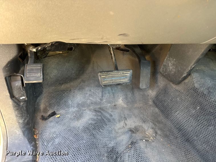 image for item ET4387 2010 Chevrolet Silverado 2500HD utility bed pickup truck