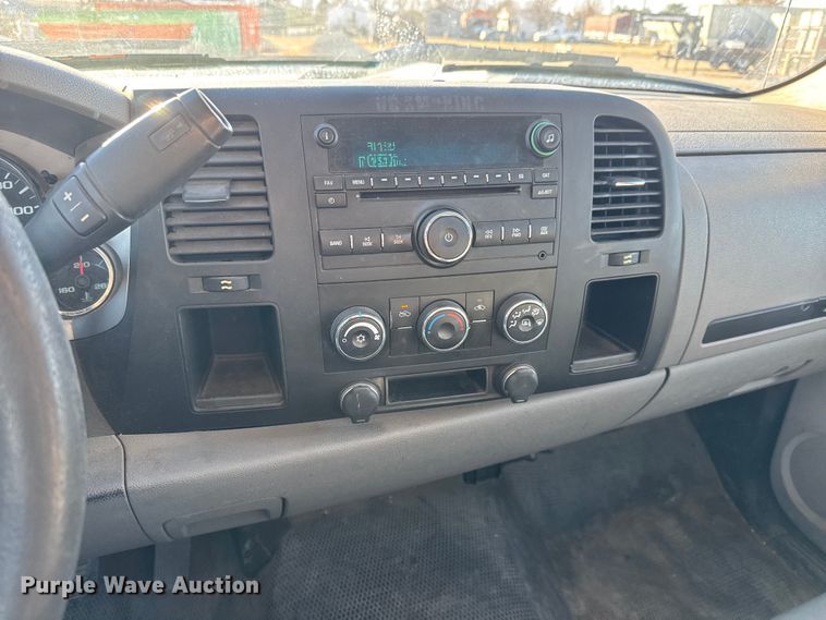 image for item ET4387 2010 Chevrolet Silverado 2500HD utility bed pickup truck