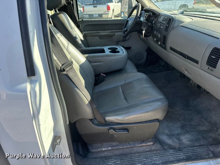 image for item ET4387 2010 Chevrolet Silverado 2500HD utility bed pickup truck