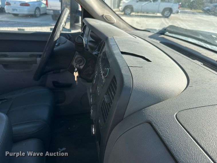 image for item ET4387 2010 Chevrolet Silverado 2500HD utility bed pickup truck