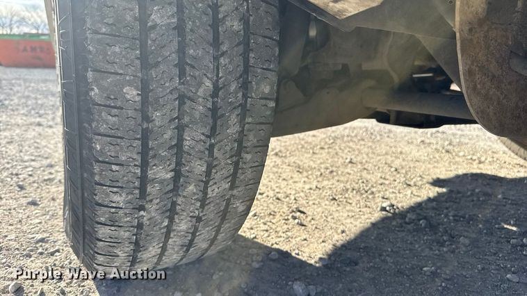 image for item ET4387 2010 Chevrolet Silverado 2500HD utility bed pickup truck