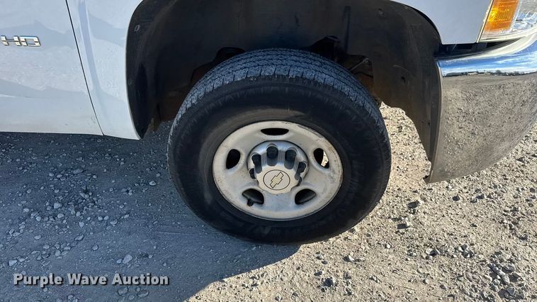 image for item ET4387 2010 Chevrolet Silverado 2500HD utility bed pickup truck