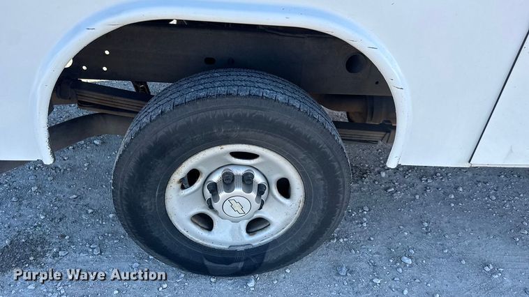 image for item ET4387 2010 Chevrolet Silverado 2500HD utility bed pickup truck