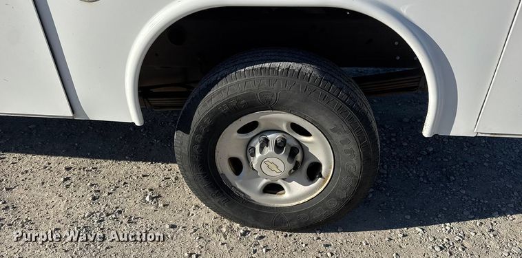 image for item ET4387 2010 Chevrolet Silverado 2500HD utility bed pickup truck