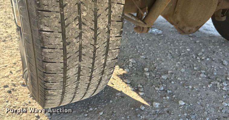 image for item ET4387 2010 Chevrolet Silverado 2500HD utility bed pickup truck