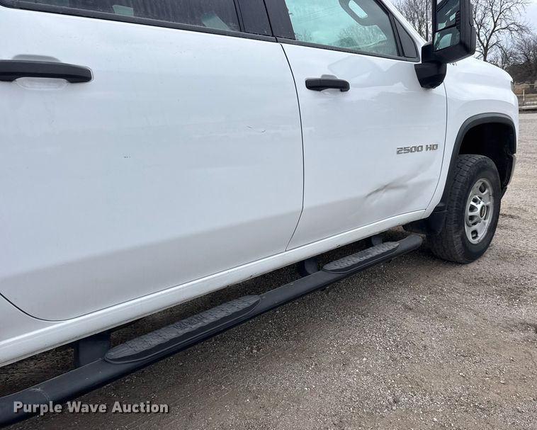 image for item ET4395 2020 Chevrolet Silverado 2500HD Crew Cab pickup truck