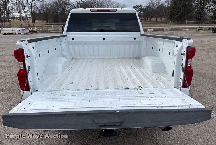 image for item ET4395 2020 Chevrolet Silverado 2500HD Crew Cab pickup truck