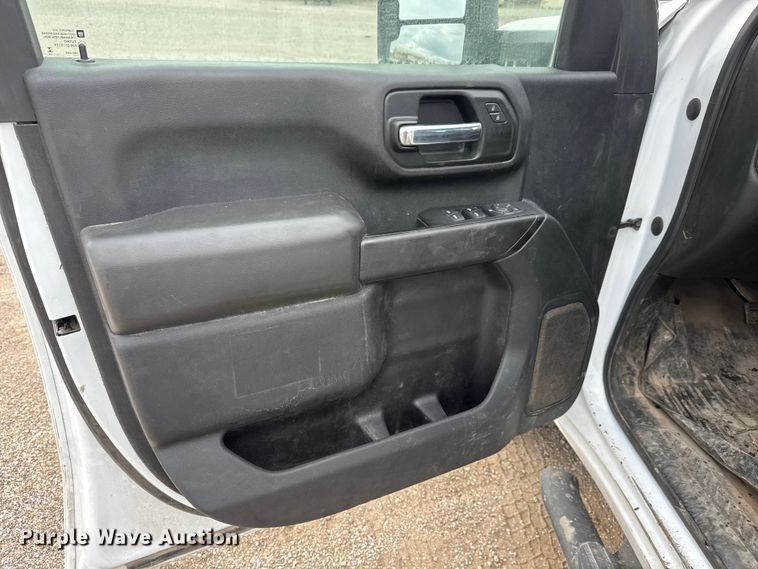 image for item ET4395 2020 Chevrolet Silverado 2500HD Crew Cab pickup truck