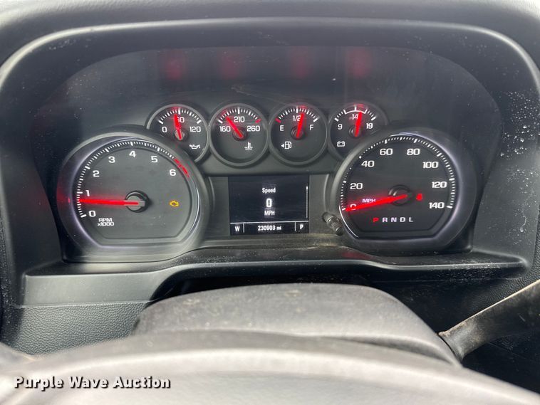 image for item ET4395 2020 Chevrolet Silverado 2500HD Crew Cab pickup truck