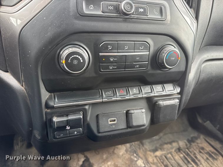 image for item ET4395 2020 Chevrolet Silverado 2500HD Crew Cab pickup truck