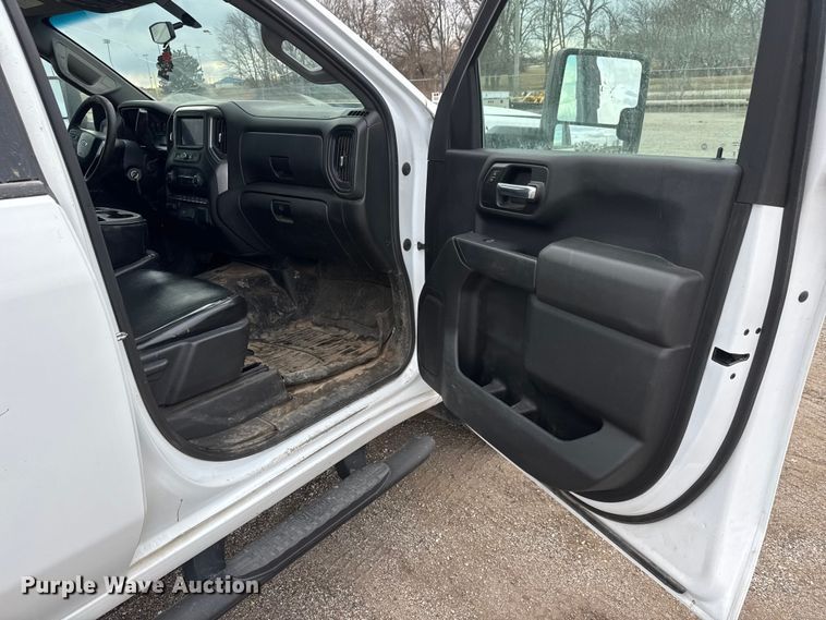 image for item ET4395 2020 Chevrolet Silverado 2500HD Crew Cab pickup truck