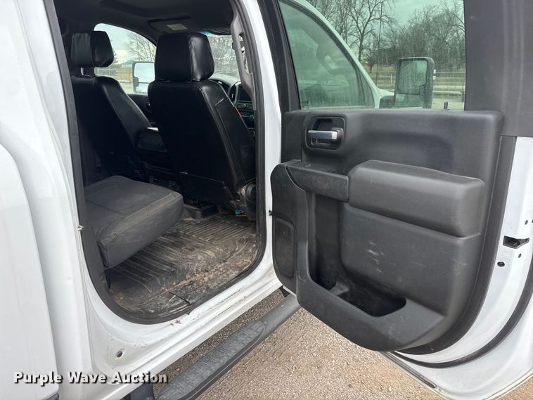 image for item ET4395 2020 Chevrolet Silverado 2500HD Crew Cab pickup truck