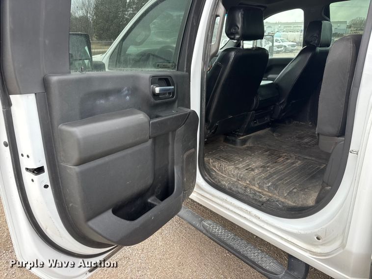 image for item ET4395 2020 Chevrolet Silverado 2500HD Crew Cab pickup truck