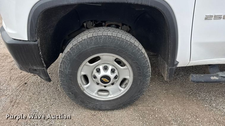 image for item ET4395 2020 Chevrolet Silverado 2500HD Crew Cab pickup truck