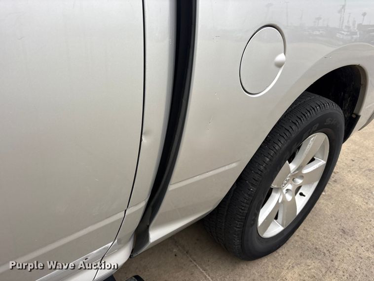 image for item ET7494 2012 Dodge Ram 1500 Crew Cab pickup truck