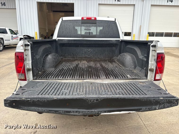 image for item ET7494 2012 Dodge Ram 1500 Crew Cab pickup truck