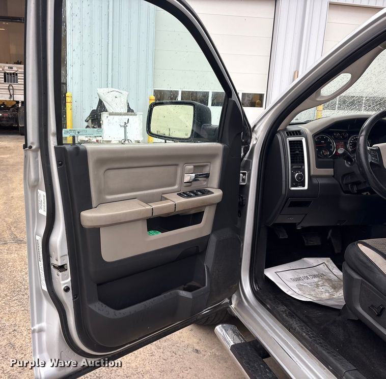 image for item ET7494 2012 Dodge Ram 1500 Crew Cab pickup truck