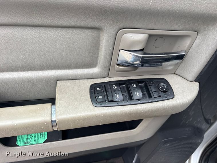 image for item ET7494 2012 Dodge Ram 1500 Crew Cab pickup truck