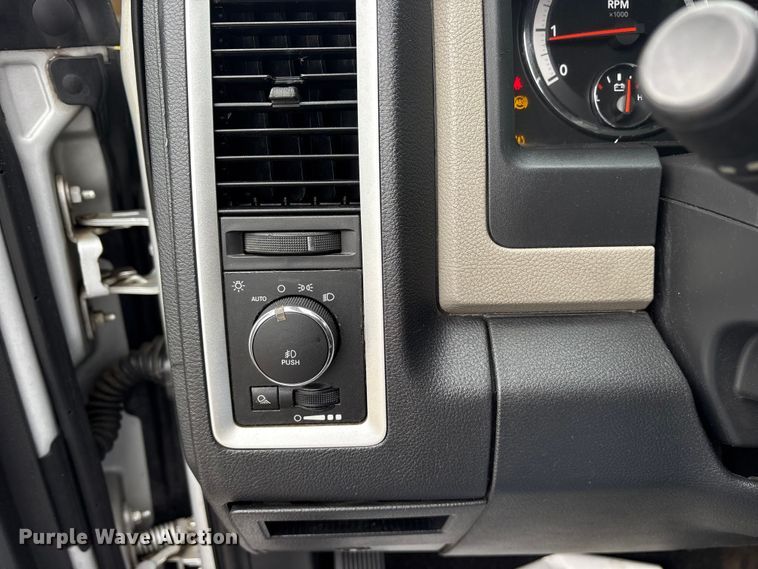 image for item ET7494 2012 Dodge Ram 1500 Crew Cab pickup truck