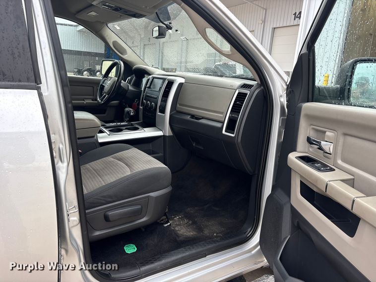 image for item ET7494 2012 Dodge Ram 1500 Crew Cab pickup truck