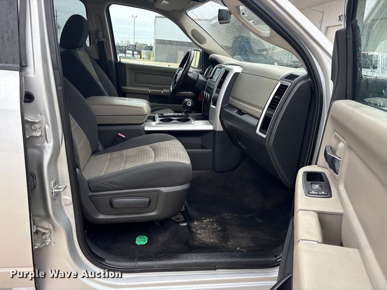 image for item ET7494 2012 Dodge Ram 1500 Crew Cab pickup truck