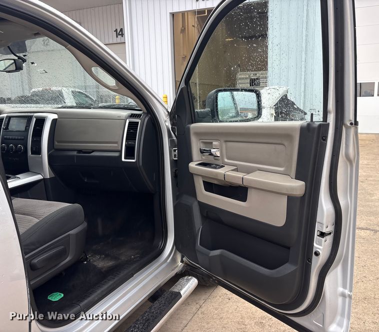 image for item ET7494 2012 Dodge Ram 1500 Crew Cab pickup truck