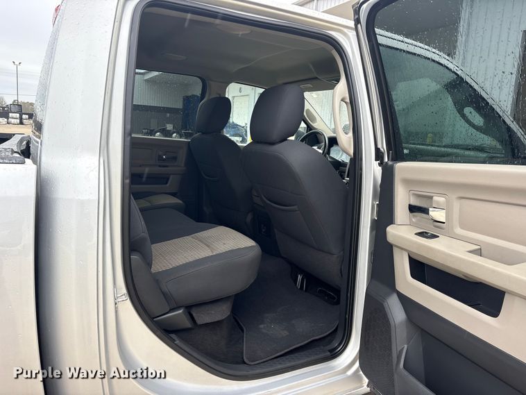 image for item ET7494 2012 Dodge Ram 1500 Crew Cab pickup truck