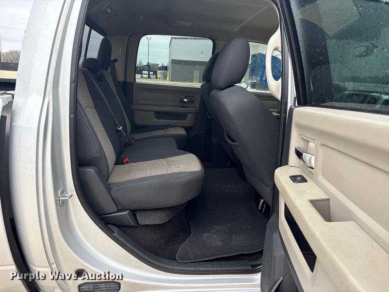 image for item ET7494 2012 Dodge Ram 1500 Crew Cab pickup truck