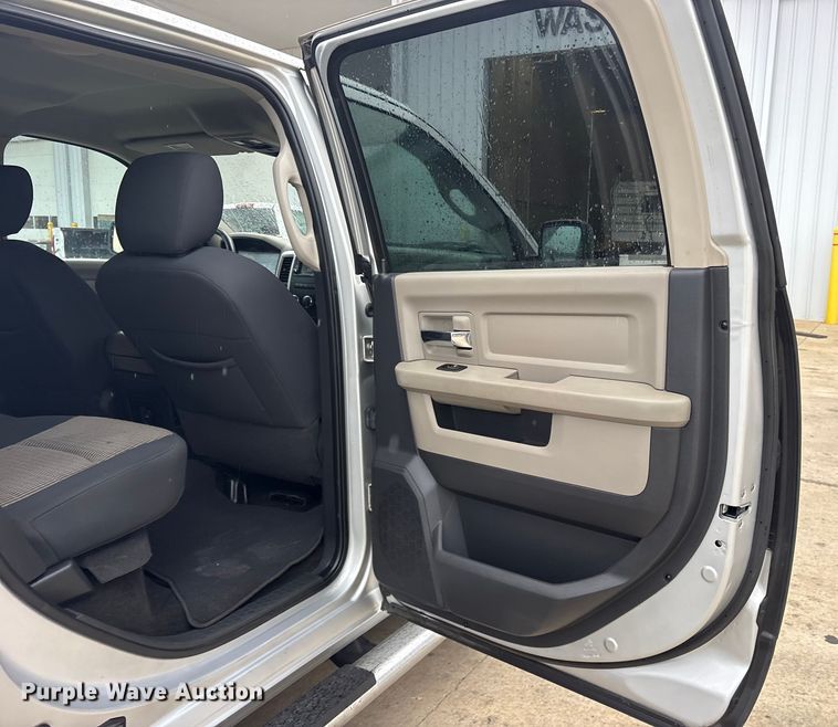 image for item ET7494 2012 Dodge Ram 1500 Crew Cab pickup truck