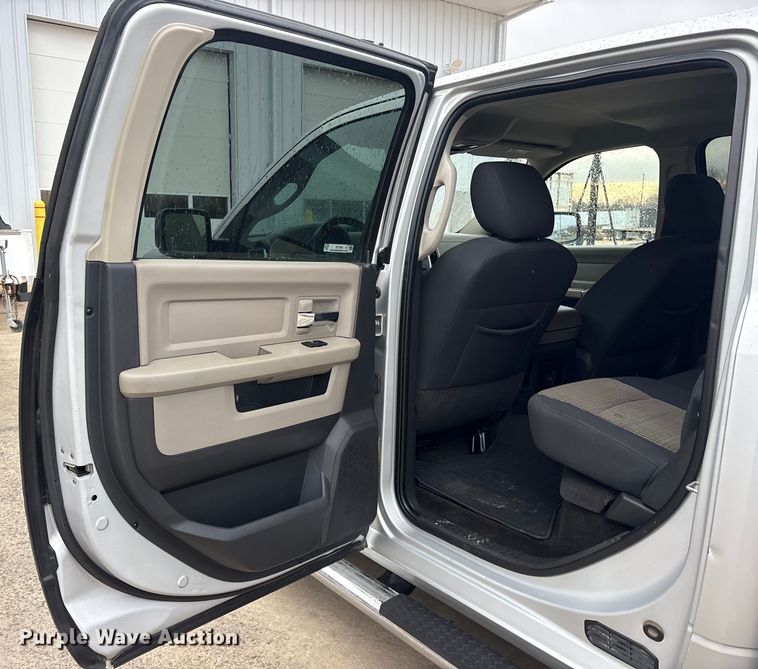 image for item ET7494 2012 Dodge Ram 1500 Crew Cab pickup truck