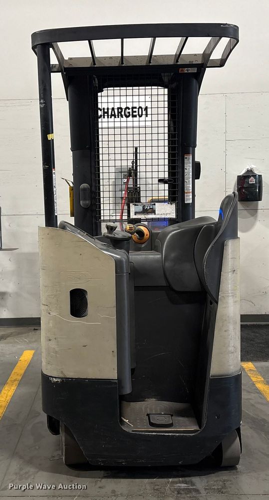 image for item ET8634 2015 Crown RR5725-35 reach truck