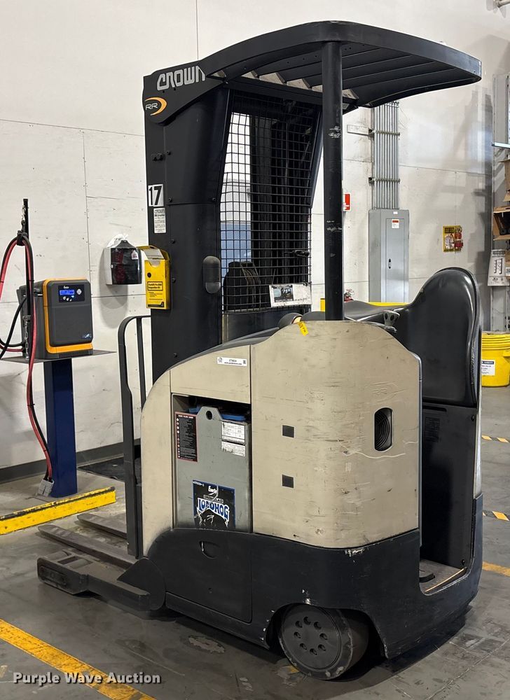 image for item ET8634 2015 Crown RR5725-35 reach truck