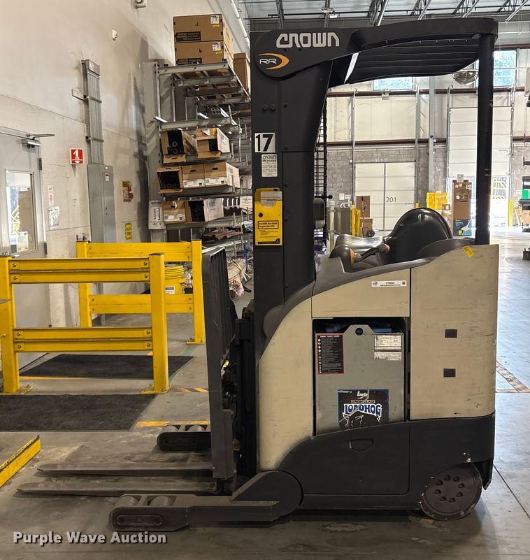 image for item ET8634 2015 Crown RR5725-35 reach truck