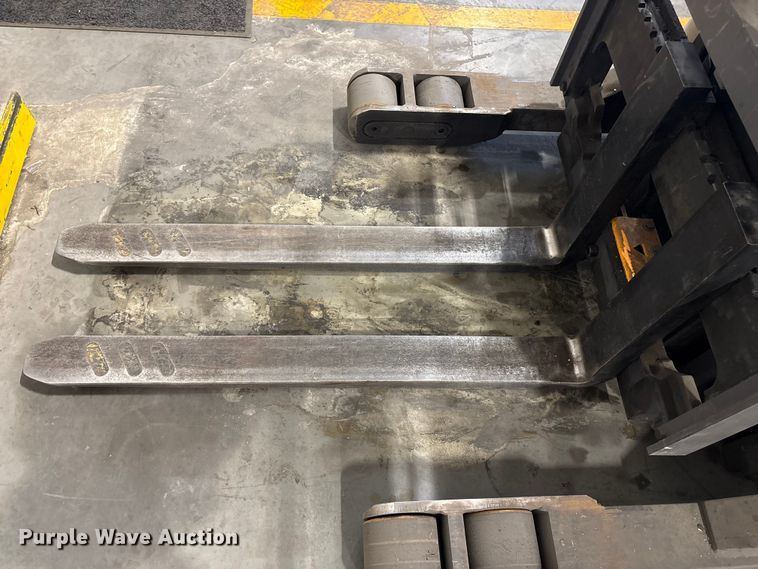 image for item ET8634 2015 Crown RR5725-35 reach truck