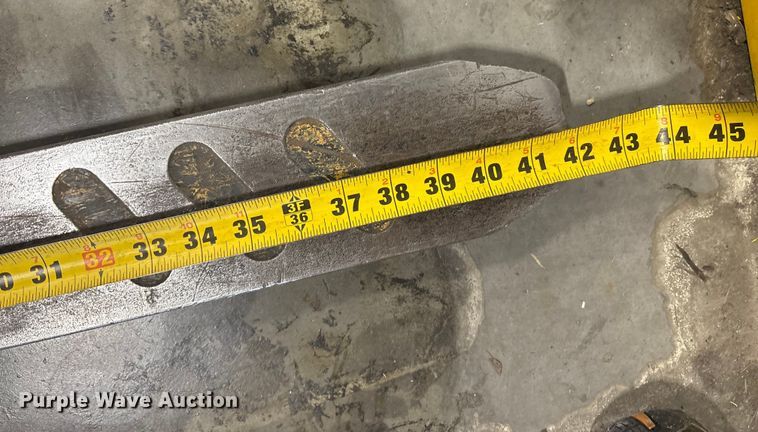 image for item ET8634 2015 Crown RR5725-35 reach truck