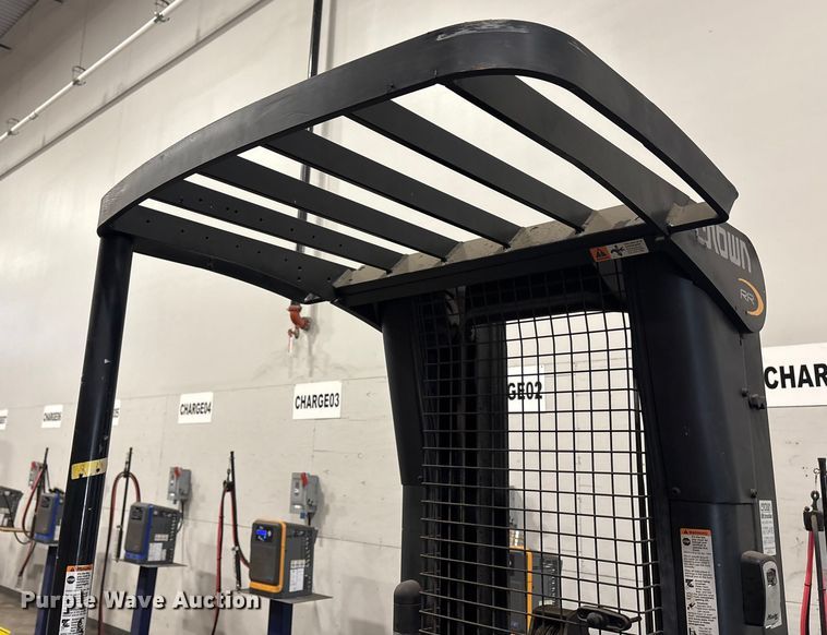 image for item ET8634 2015 Crown RR5725-35 reach truck