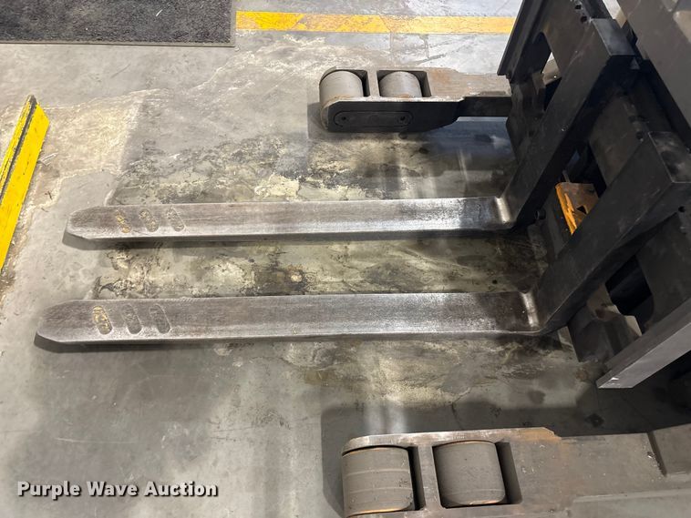 image for item ET8634 2015 Crown RR5725-35 reach truck