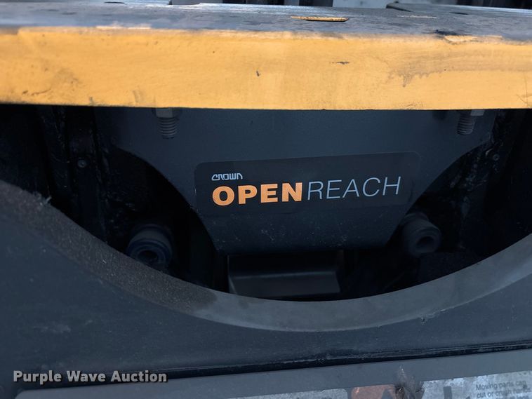 image for item ET8634 2015 Crown RR5725-35 reach truck