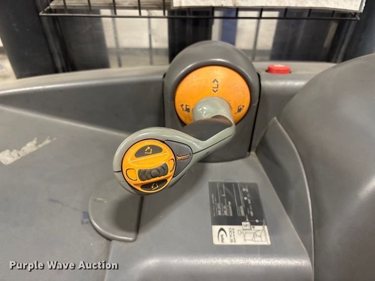 image for item ET8634 2015 Crown RR5725-35 reach truck