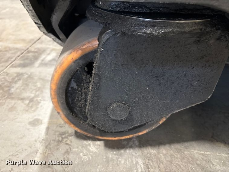 image for item ET8634 2015 Crown RR5725-35 reach truck