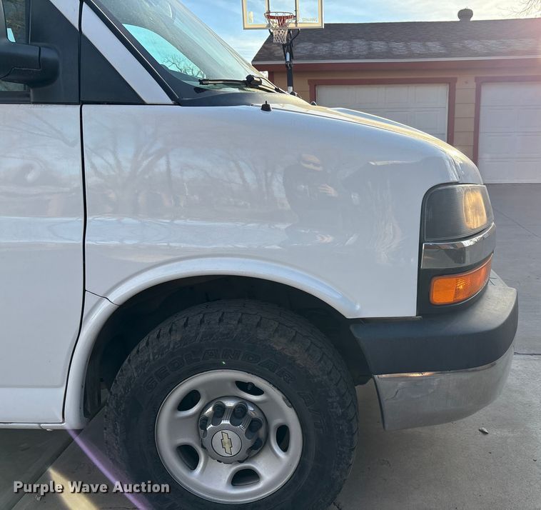 image for item EU4757 2015 Chevrolet Express van