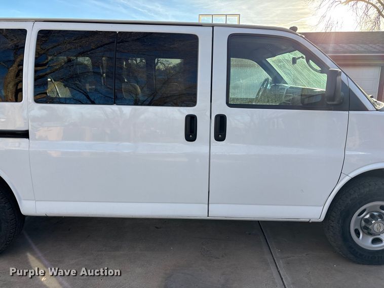 image for item EU4757 2015 Chevrolet Express van