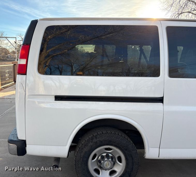 image for item EU4757 2015 Chevrolet Express van