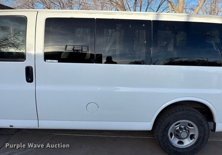 image for item EU4757 2015 Chevrolet Express van
