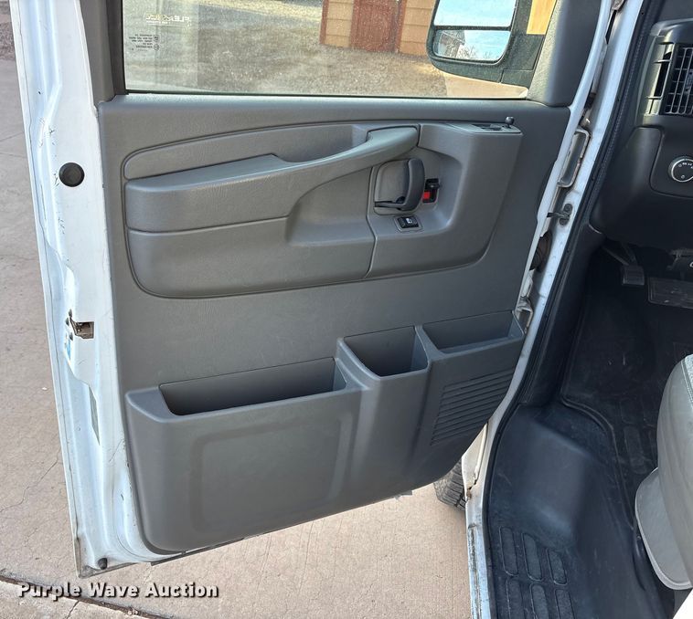 image for item EU4757 2015 Chevrolet Express van