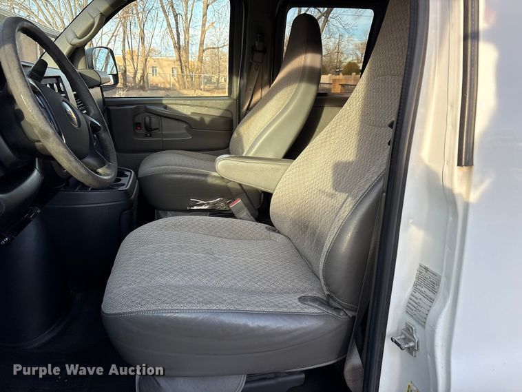 image for item EU4757 2015 Chevrolet Express van