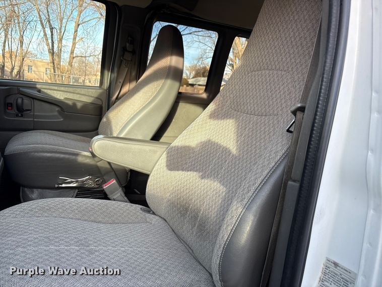 image for item EU4757 2015 Chevrolet Express van